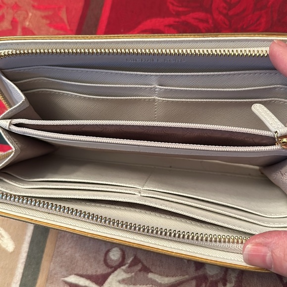 MK handbag and wallet set bought at Same times white w/tan handbag - Picture 12 of 16